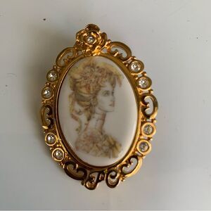 vintage Avon President's Club cameo brooch 90s gold tone rhinestone Victorian